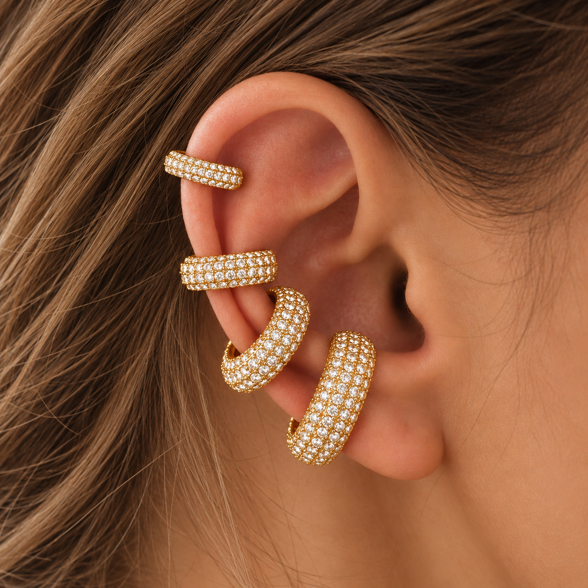 Pavé earcuff gold