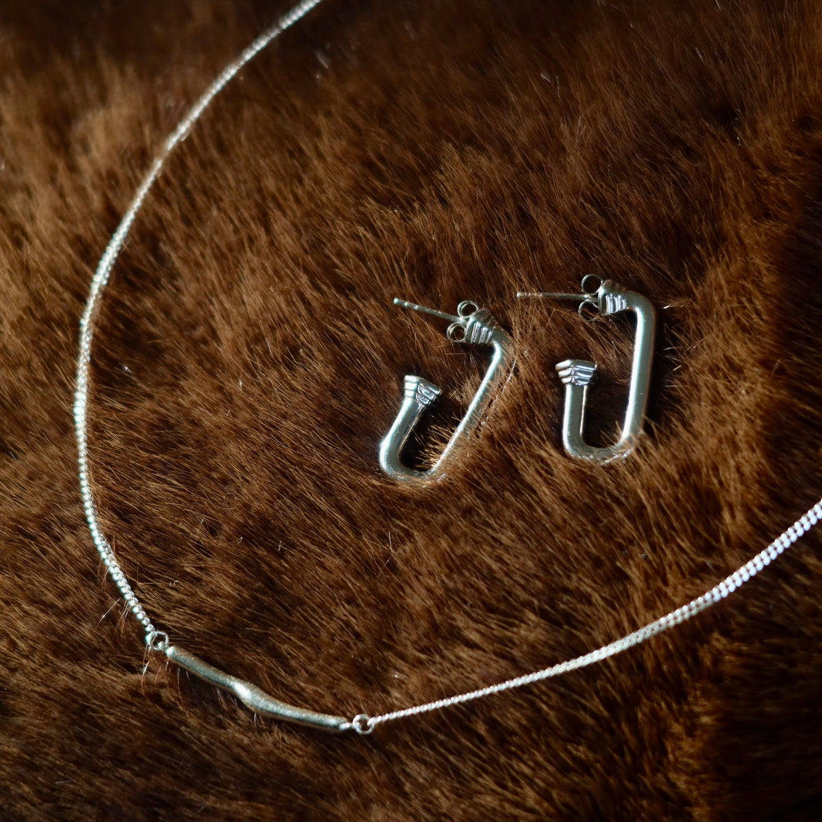 Silver horizon necklace
